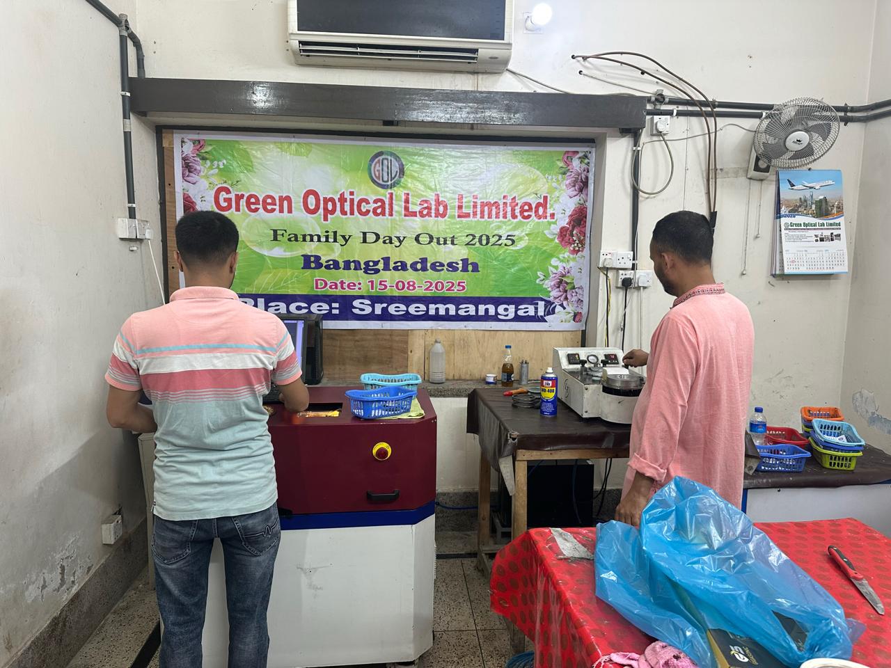 In-house optical lens production lab